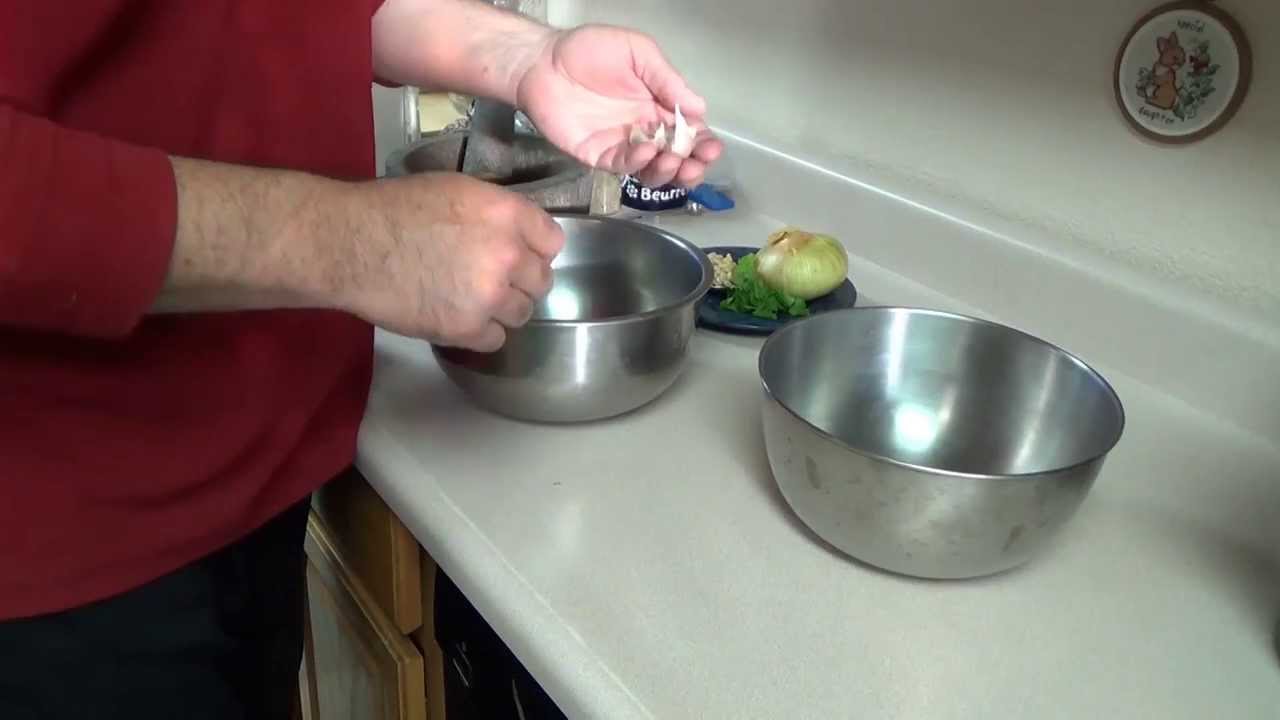 Peel Garlic in 10 Seconds Peel Garlic in 10 Seconds